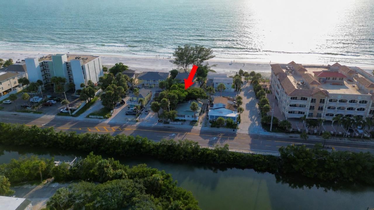 On the Beach Retreat Sleeps 6 - B&B Clearwater Beach