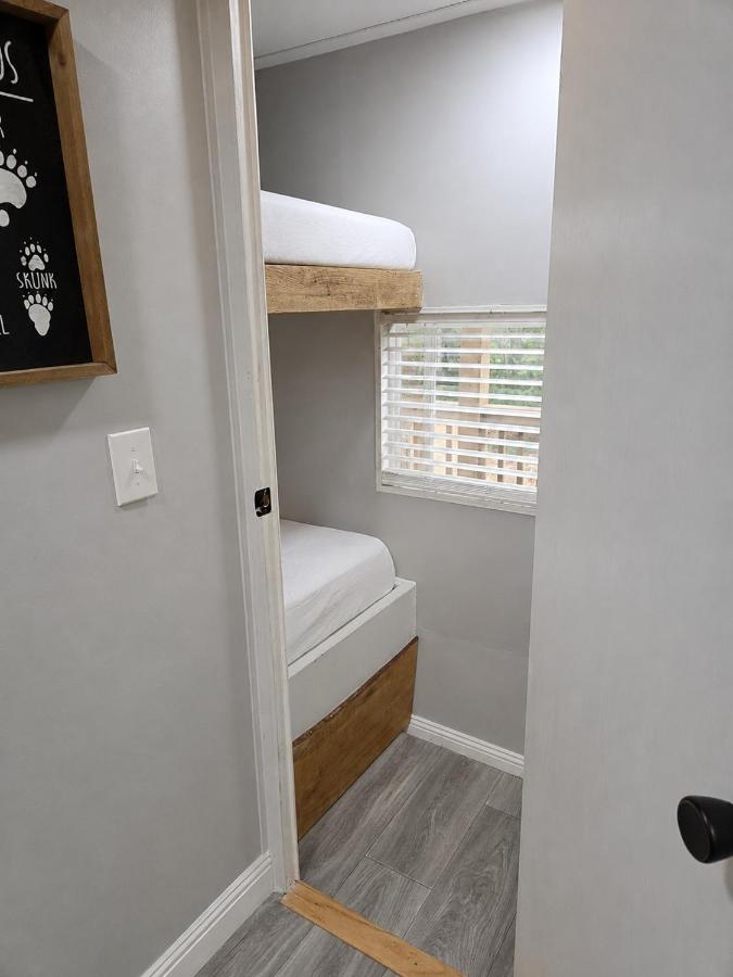 Cozy Mountain Cabin near Cashiers -Hiking -Waterfalls -Wildlife -Views - B&B Glenville