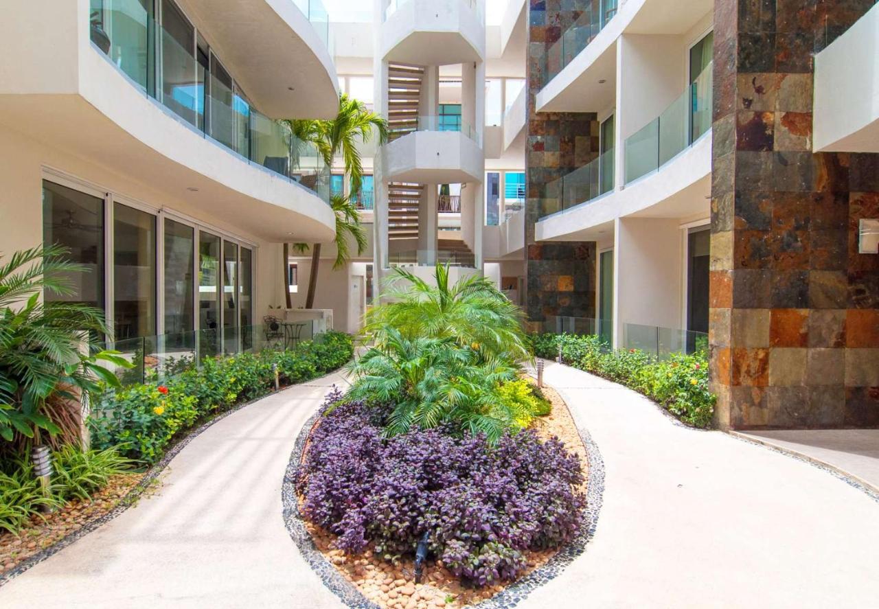 Exceptional Location Near Beach, Pool-View Balcony - B&B Playa del Carmen