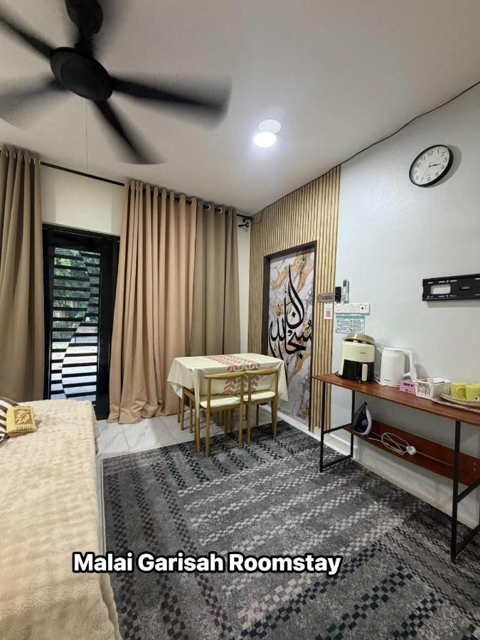 Malai Garisah Room Stay - Bed and Breakfast Kota Bharu