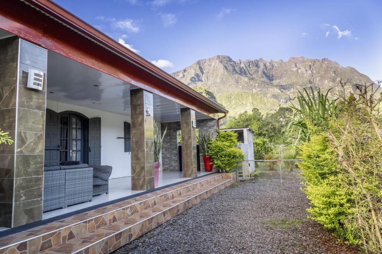 Charmante maison au cœur des 3 montagnes - B&B Salazie