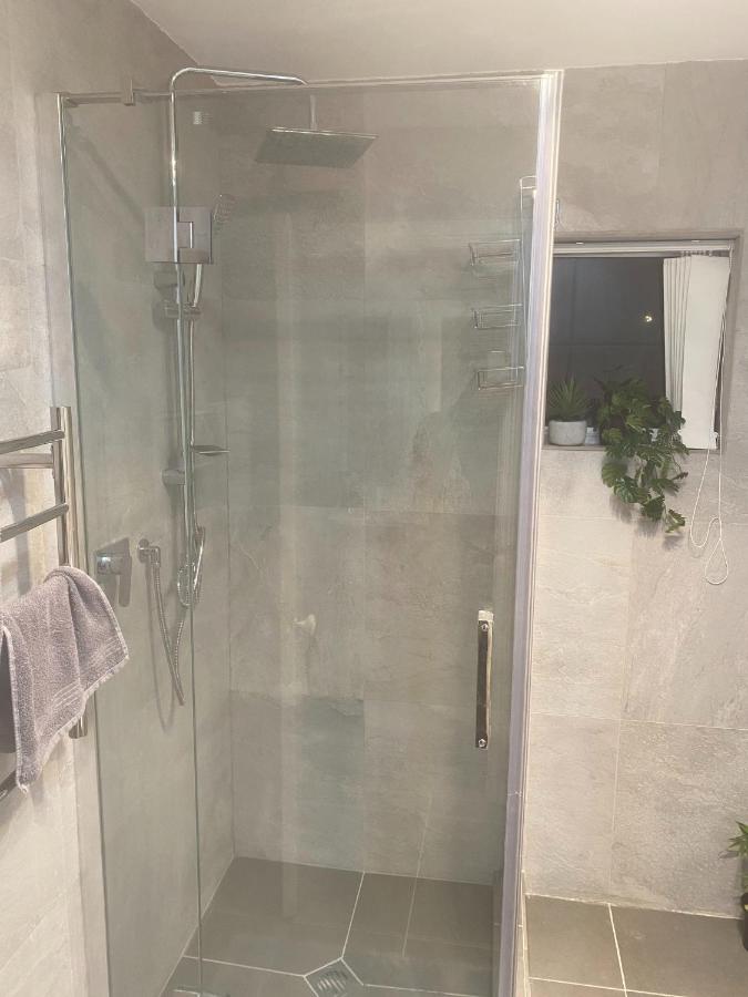 Wattle Downs Palm Beach Studio - Bed and Breakfast Auckland