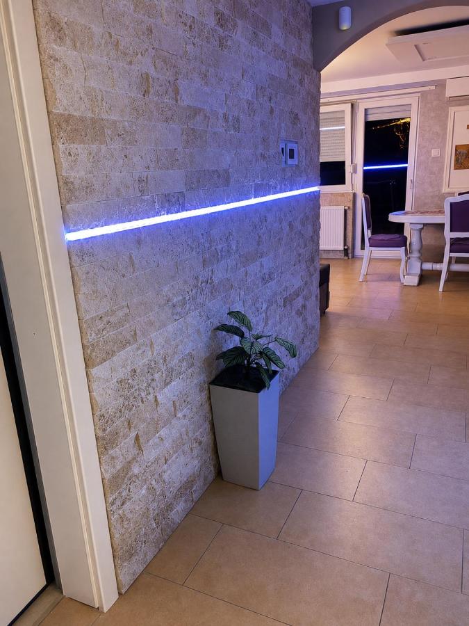 Dubai Apartment II - B&B Veternik