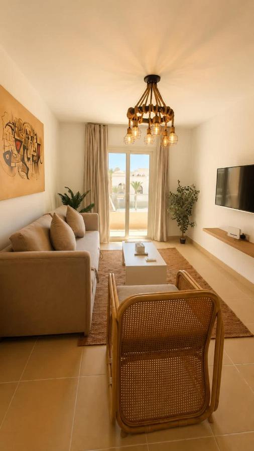 Spacious 2 Bedroom Apartment with Pool and Piazza View in Sahl Hasheesh - B&B Hurghada