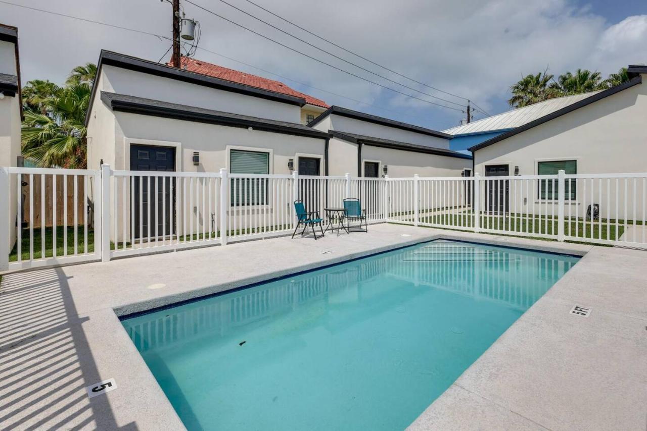 Poolside Studio on Padre (#2) - Bed and Breakfast South Padre Island
