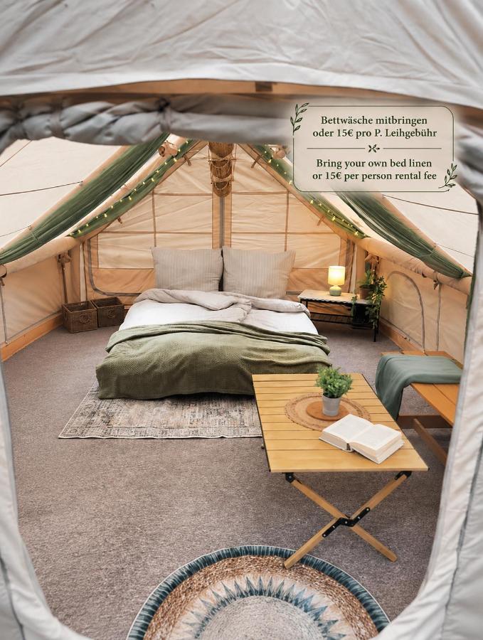 Romantisches Glamping Zelt auf Rügen - Übernachten mitten im Kiefernwald - nur 100m bis zum Strand - Ideal für Paare und kleine Familien - Zelt Nr 2 - Chambres d'hôtes Dranske