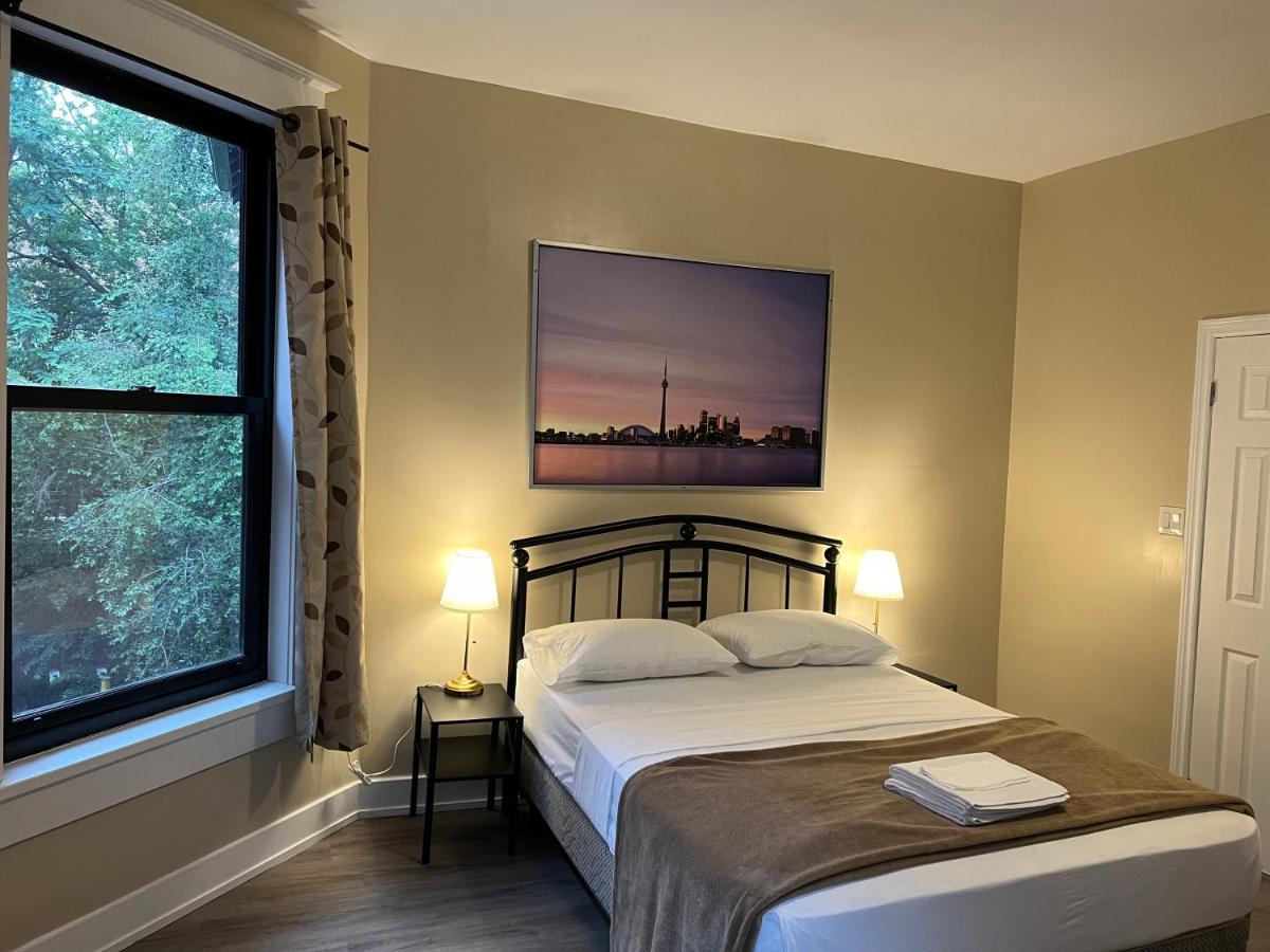 Bauer Guesthouse - Bed and Breakfast Toronto