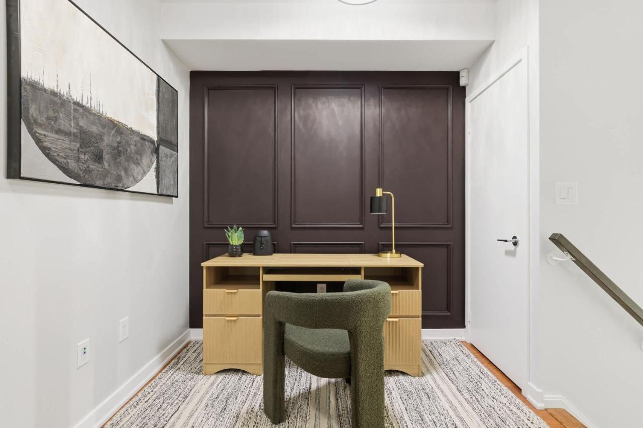 Luxury DT Townhome Steps to Top Attractions - B&B Toronto