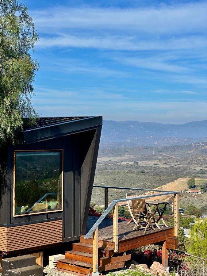 Hilltop View Sanctuary - B&B Fallbrook