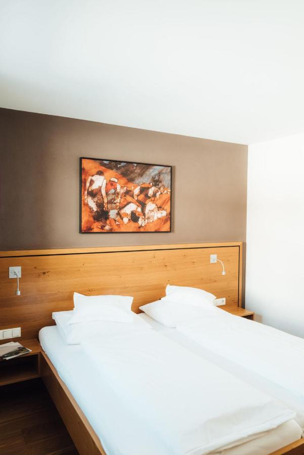 Superior One-Bedroom Apartment