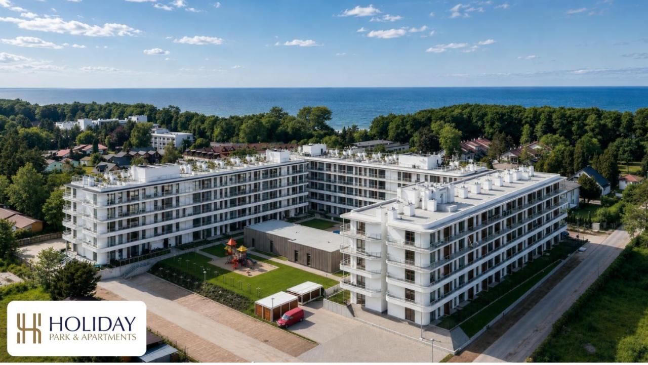 Apartament Lazurowy 36E z basenem i klimatyzacją by Holiday Park & Apartments, Ku Morzu - Chambres d'hôtes Sianożęty