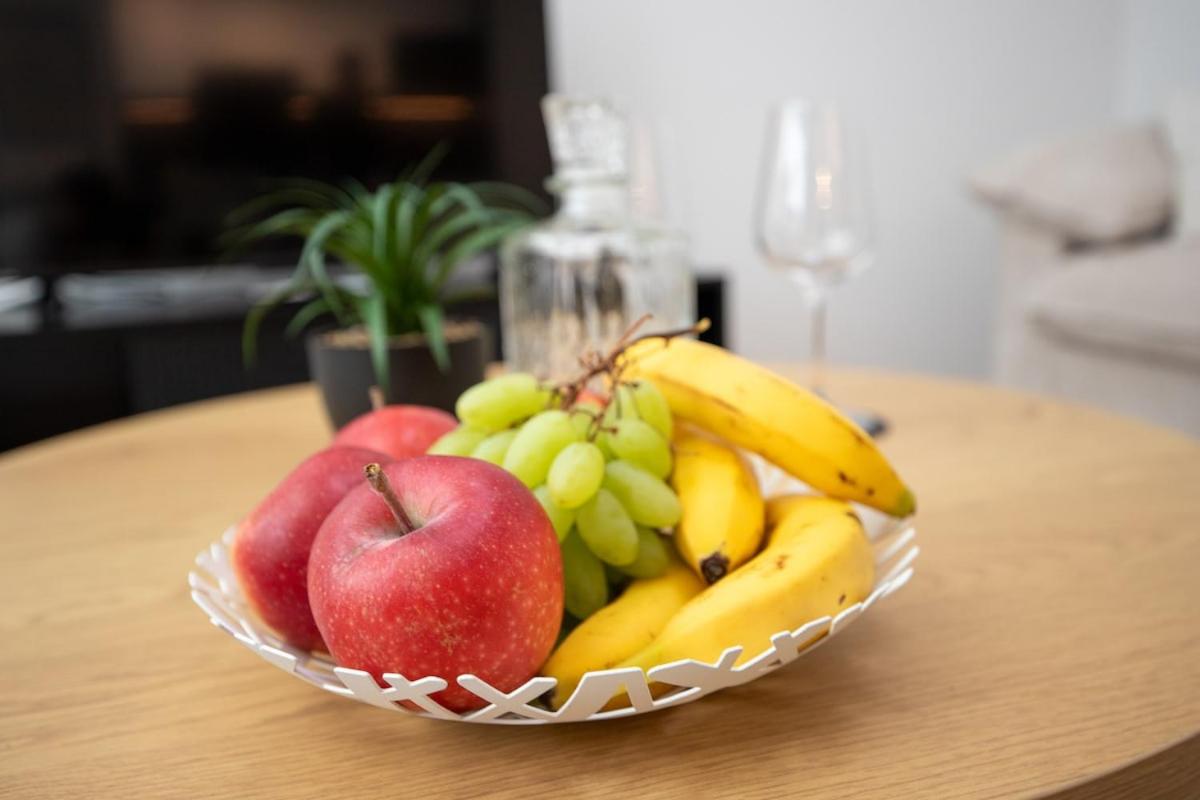 Bright Newly Renovated Apartment with Balcony - Special WHITE RABBIT 11 Apartment, Basel, up to 6 guests - B&B Basel