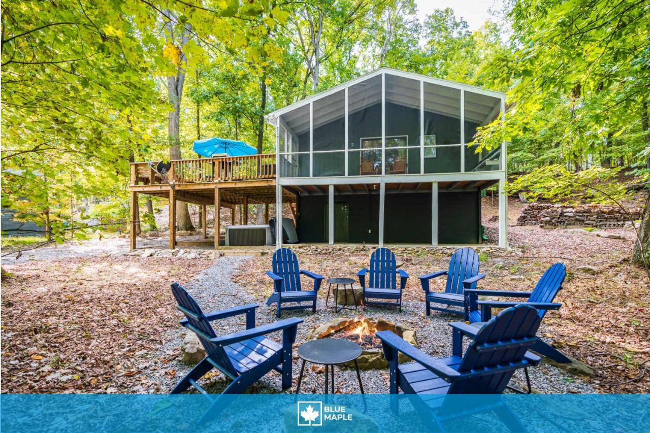 Modern w Fire Pit Deck, Grill & Hot Tub - Bed and Breakfast Berkeley Springs