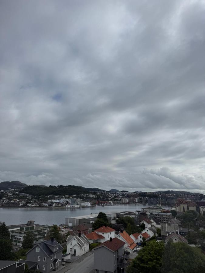 Sentrumsnær leilighet i Sandnes - Ferienwohnung Sandnes