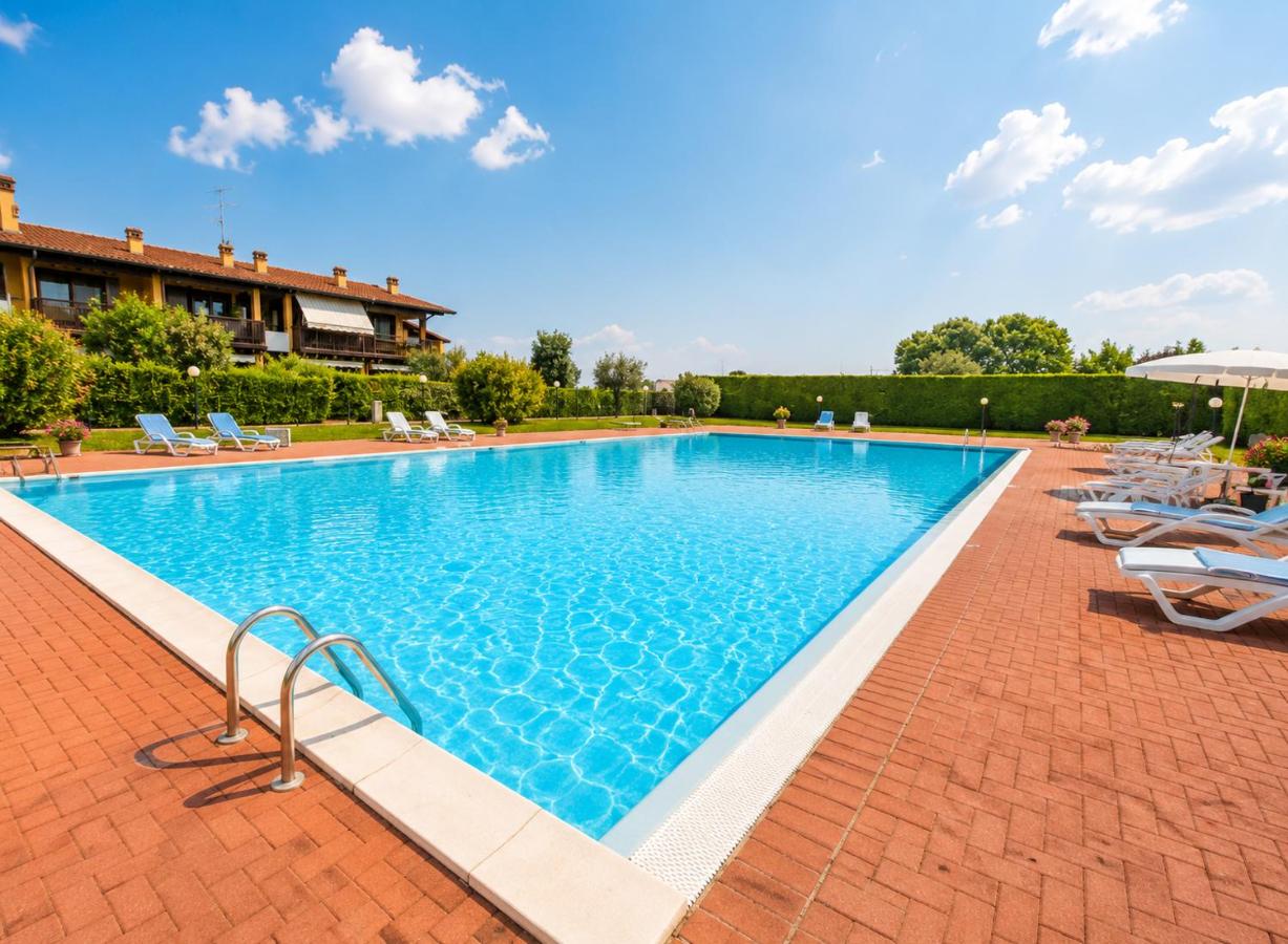 Residence The Fisher Bay with Pool - Ferienwohnung Desenzano del Garda