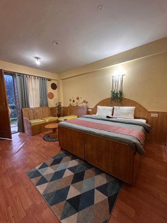 Deluxe King Studio