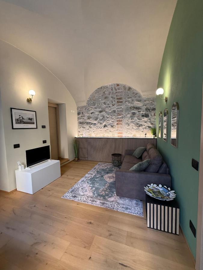 Wisteria Secret Garden - Ferienwohnung Lovere