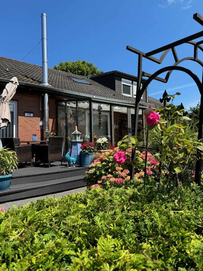 Nordsee Ferienhaus nahe Bensersiel Kamin Garten - Chambres d'hôtes Holtgast