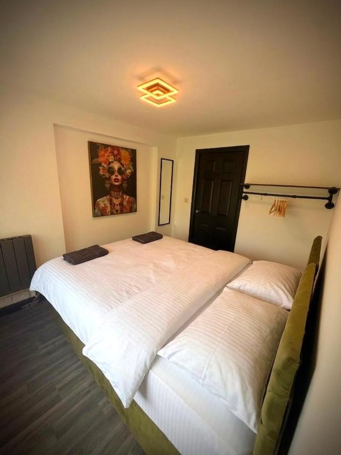 Mardi Gras Rooftop Apartments - Bed and Breakfast Skegness