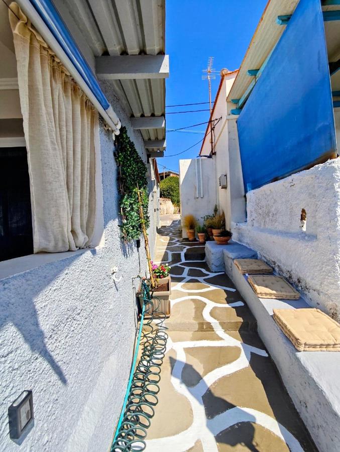 Anatoli - Beachfront House - Magical Sunrise Views - Chios - Bed and Breakfast Agía Ermióni