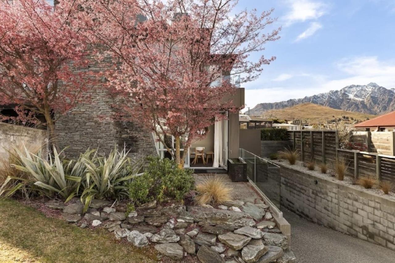 Adelaide Courtyard - Walk to Town - Free Parking - B&B Queenstown