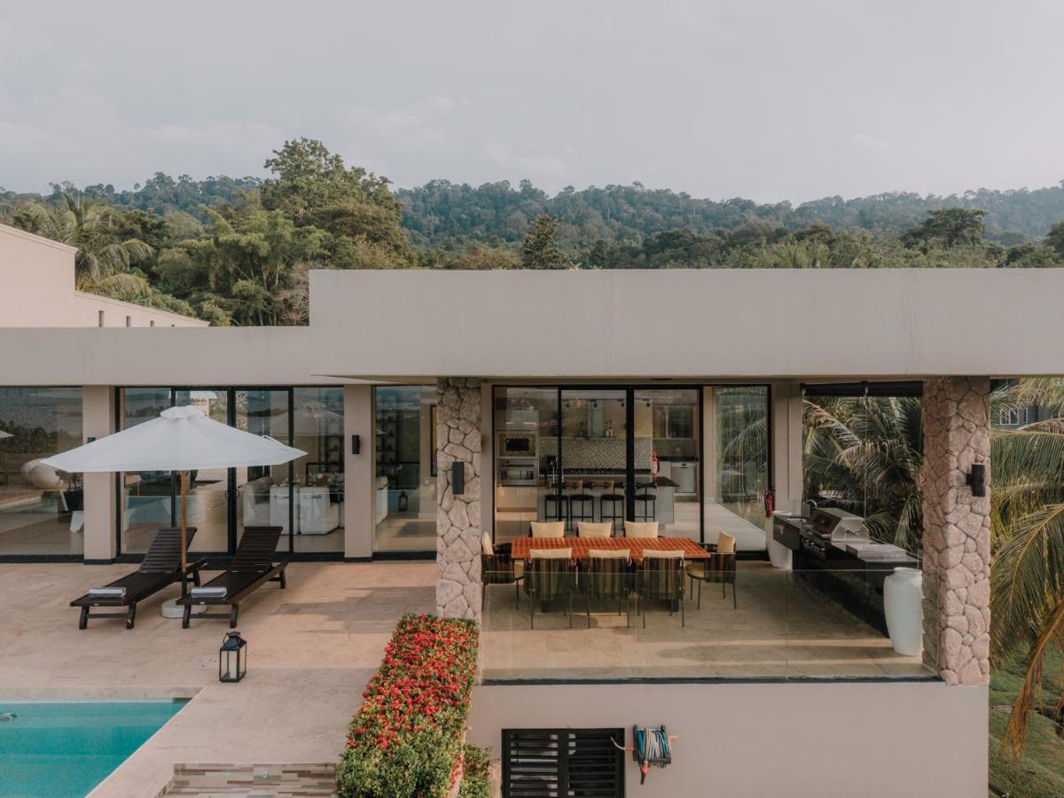 White Monkey Villa - Private Pool & Jacuzzi by WOW Holiday Homes - B&B Pantai Cenang
