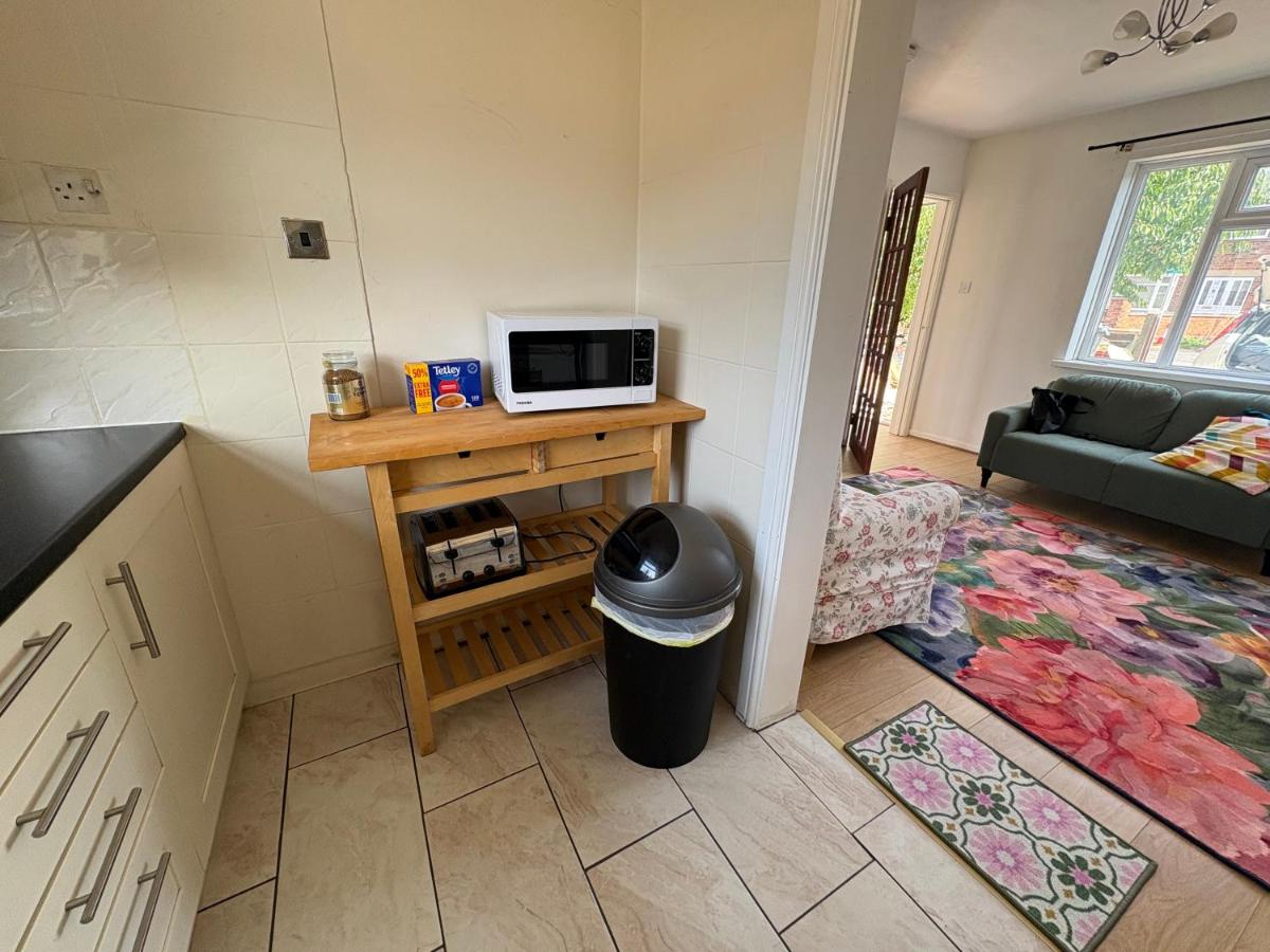 EMA Kegworth 3 bedrooms house 4 beds- private drive way - B&B Kegworth