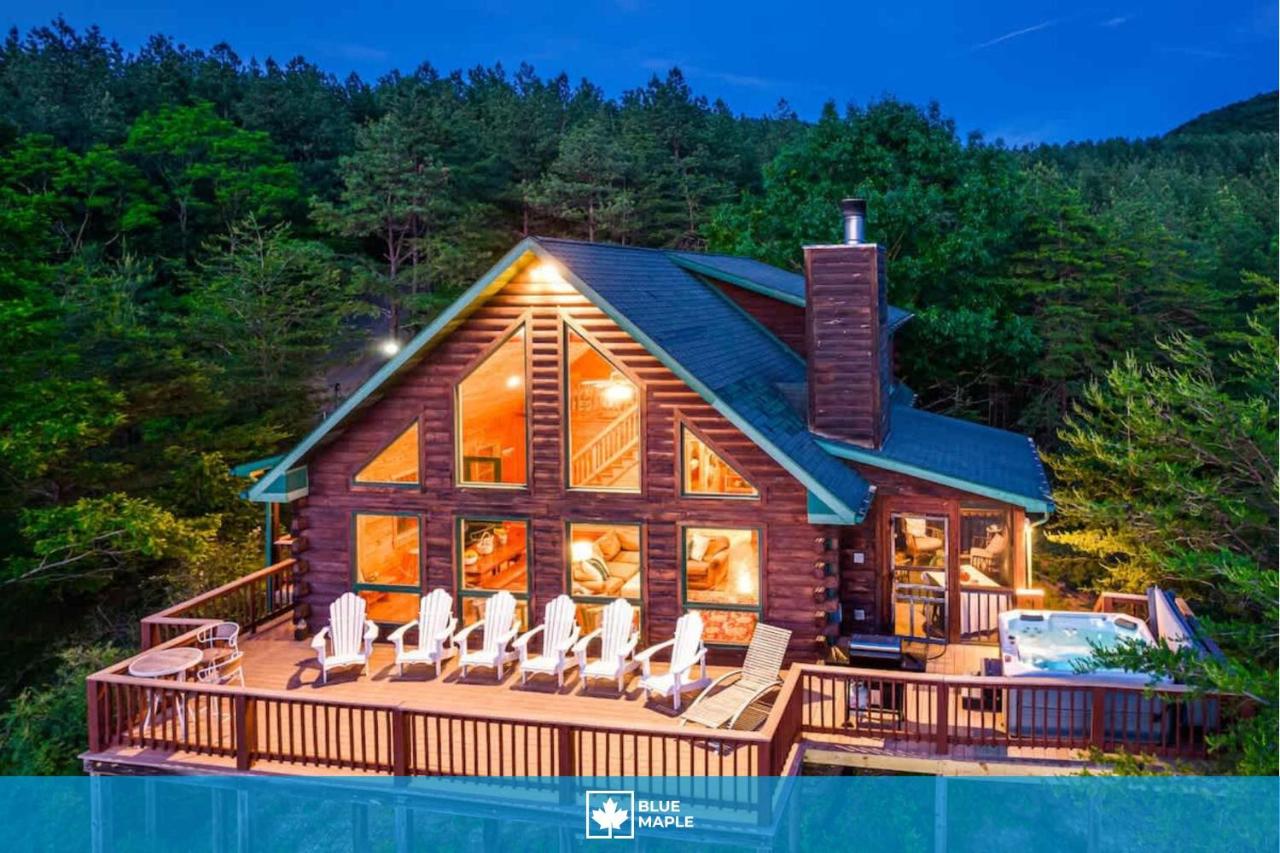 Mountain Cabin w 40 Acres, Hot Tub, FirePit & More - Ferienwohnung Moorefield
