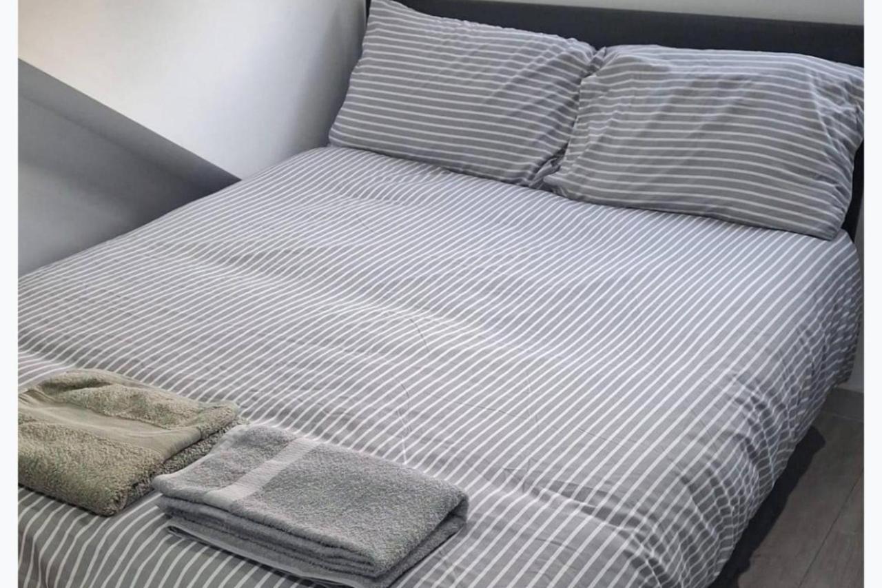 Hendon Studio Sleeps 2 with Parking - B&B London