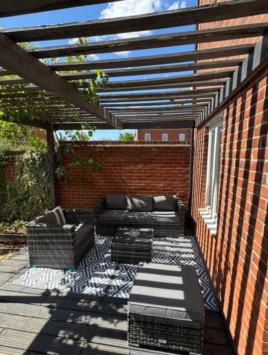 Premium Modern 3 large bedrooms 2 bathrooms 1 Guest WC Townhouse in country Park - B&B Bedford