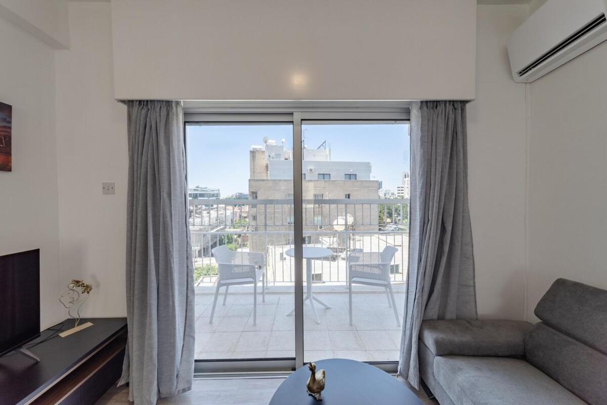 Convenient 2 Bedroom Apartment in Central Limassol - Chambres d'hôtes Limassol
