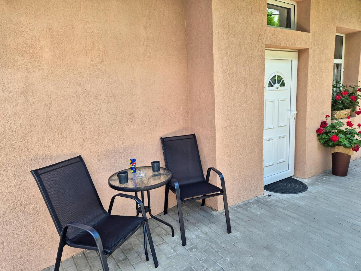 Julia Apartments Decebal - new, central, train station, park, self check-in - B&B Cluj-Napoca