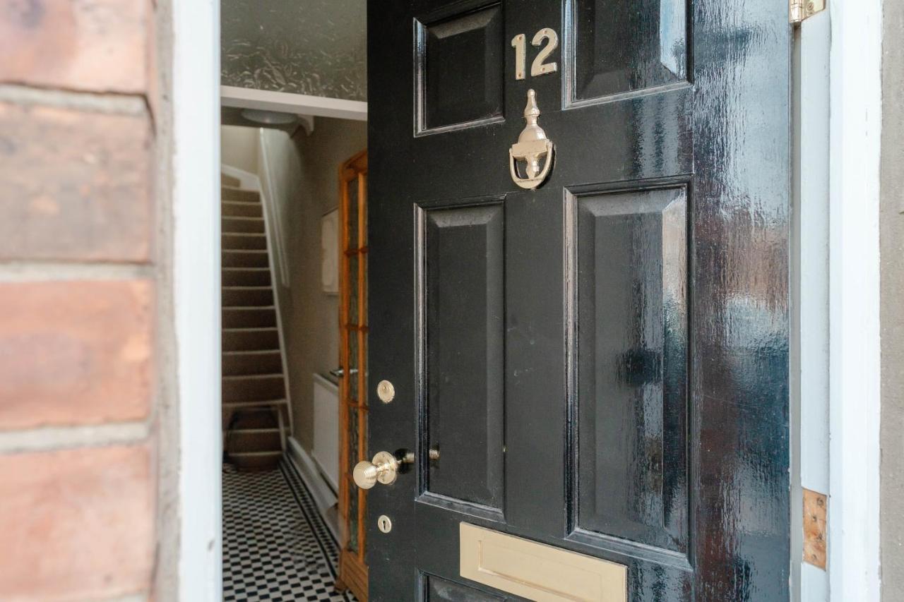 Stylish York Retreat- Walk to Center- Free Parking - Chambres d'hôtes York