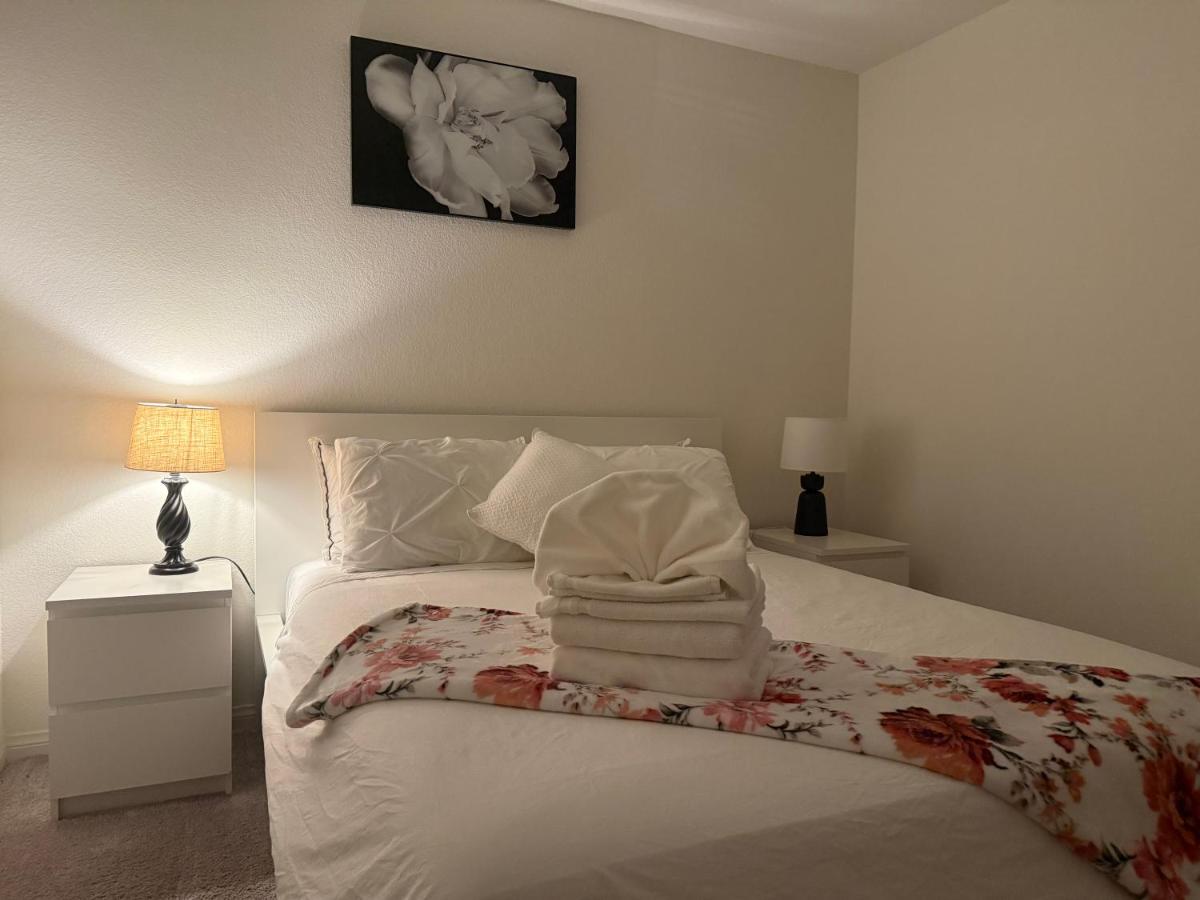 Modern Quiet 5BR 4BA HOME Close To Strip - B&B Las Vegas