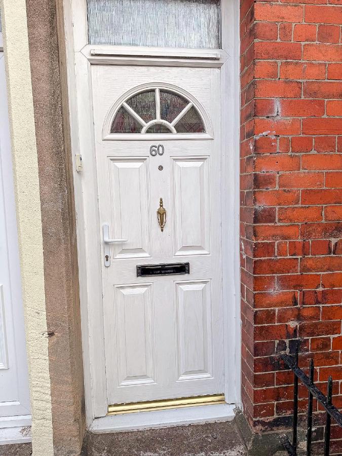 Family & Contractor Stay Sleeps 6 Free Parking - Bed and Breakfast Laytham