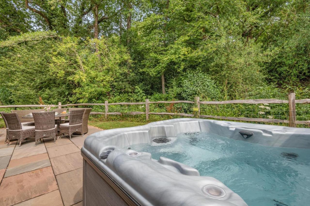 4 Bed in Ewhurst Green oc-w31032 - Bed and Breakfast Hurst Green