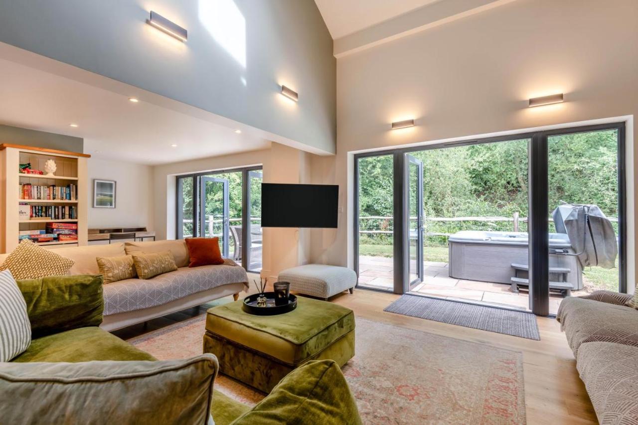 4 Bed in Ewhurst Green oc-w31032 - Bed and Breakfast Hurst Green
