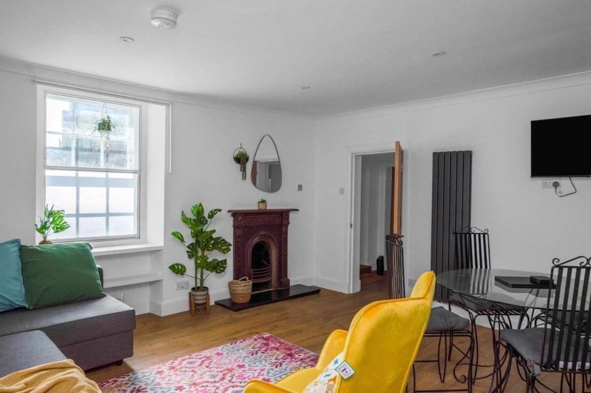 Stylish 1BR URBAN stay, CITY Centre - B&B Edinburgh