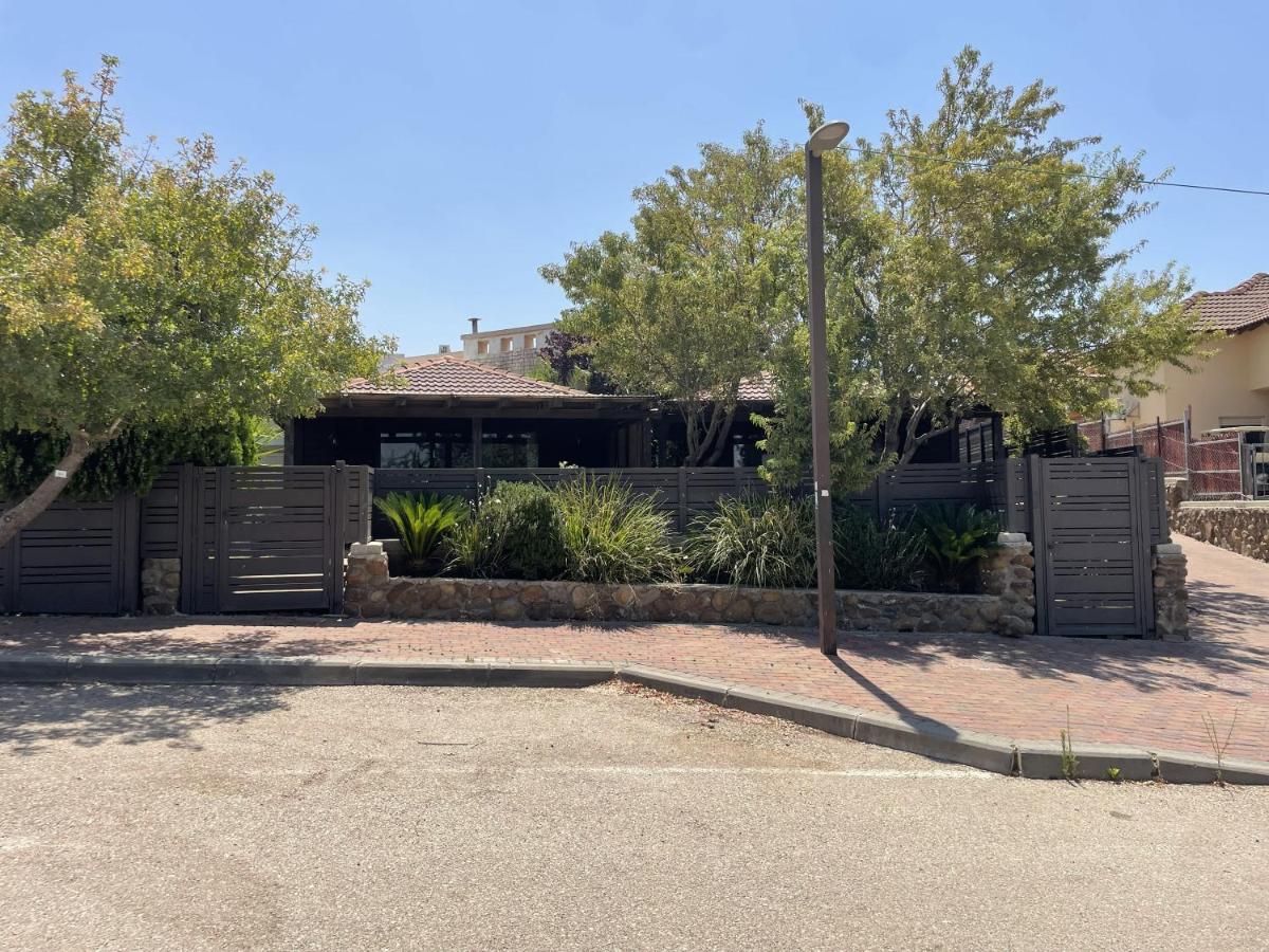 בקתות רום הגולן - B&B Bruchim Qela' Alon