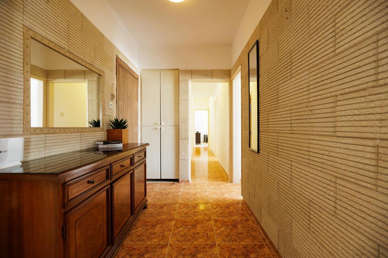 Central, Homely & Bright Gem with Balcony, Fast WiFi & Workspace by The Front Desk - B&B Limisso