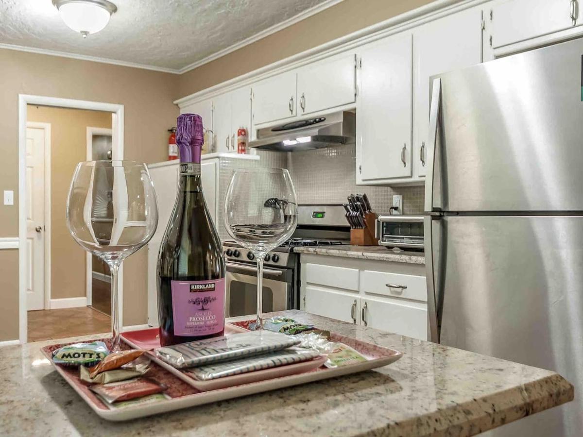 3 BR home with a Gameroom close to campus - Ferienwohnung Norman