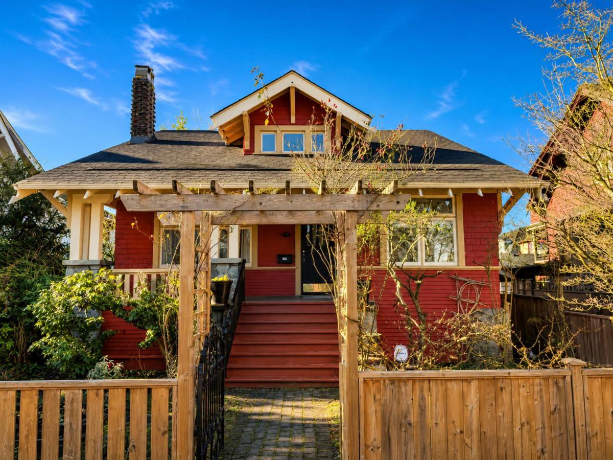 2BR Kitsilano suite inside Heritage home, steps from beaches, cafés & shops - B&B Vancouver