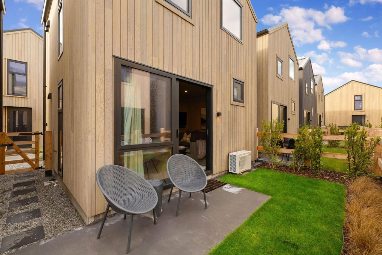 Mountain View Retreat with Private Parking - B&B Queenstown