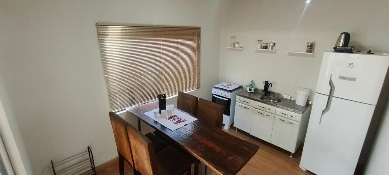 Suíte privativa com cozinha e entrada independente com estacionamento no centro de Sinop - B&B Sinop