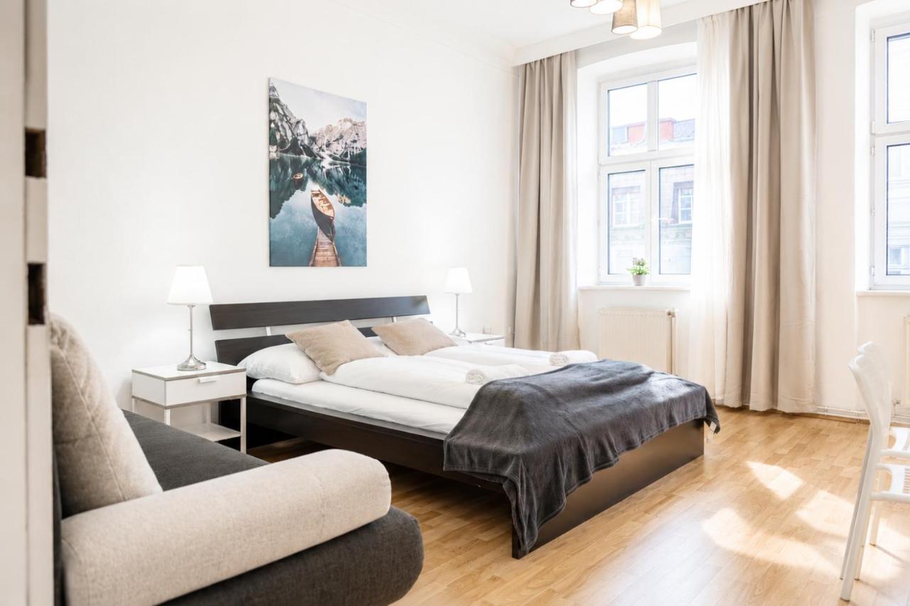 Stylish 2BR Stay Near Wiener Stadthalle & Suitable for Long Stays - B&B Viena