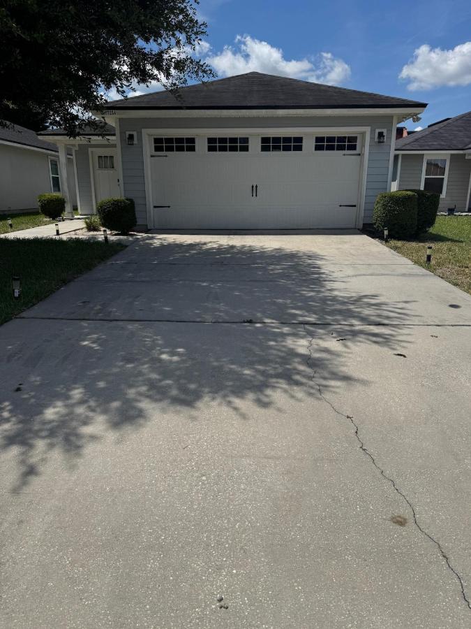 Jacksonville Arlington Home with Pool Table - Bed and Breakfast Jacksonville