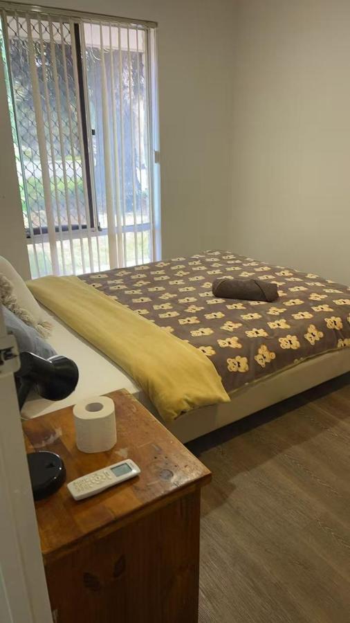 R4 Bright Spacious Room near Perth Airport with AC - Ferienwohnung Perth