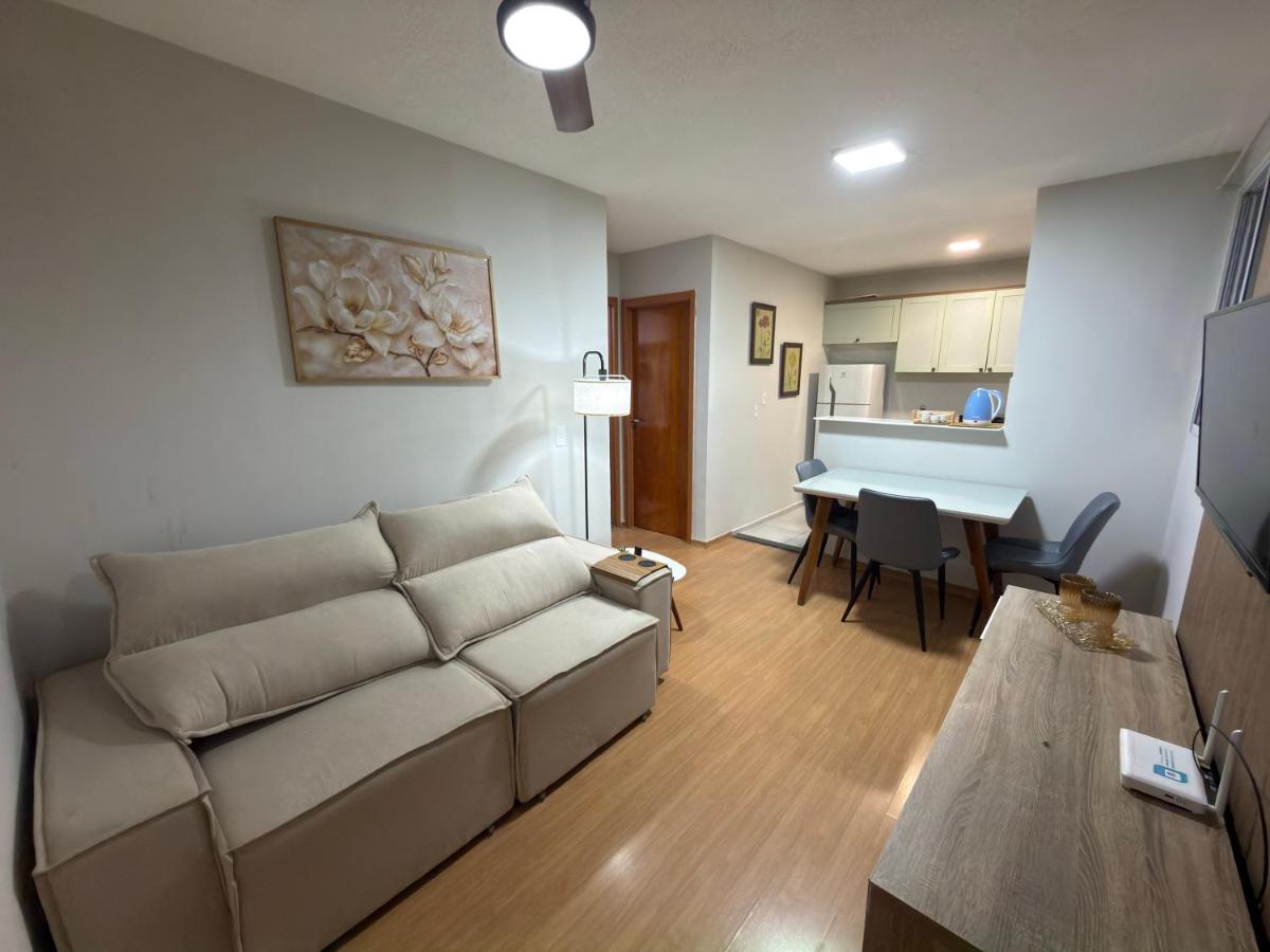 Apartamento de dois quartos para até quatro pessoas com 01 vaga privativa - Ferienwohnung Cuiabá