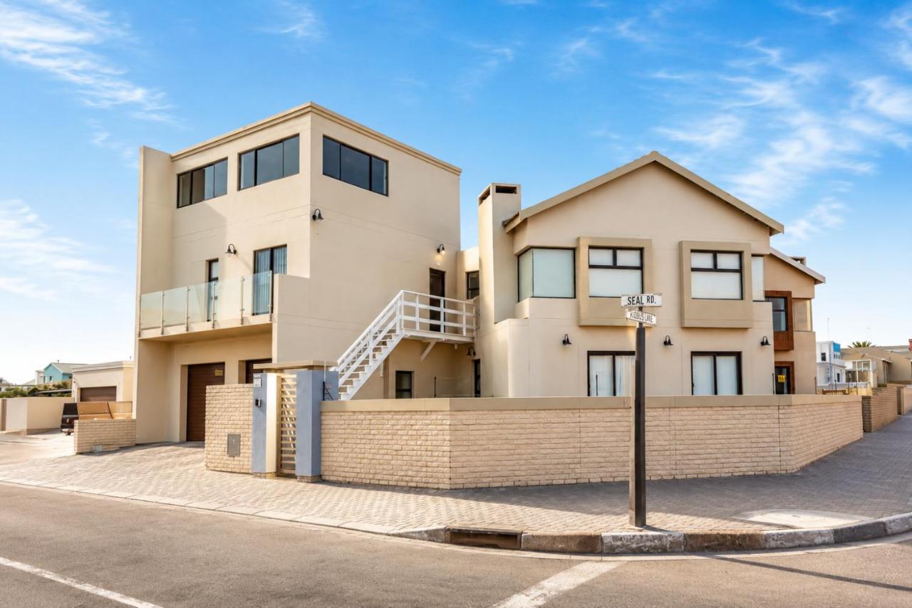 Beachfront Corner View at Pebble Beach - Chambres d'hôtes Swakopmund