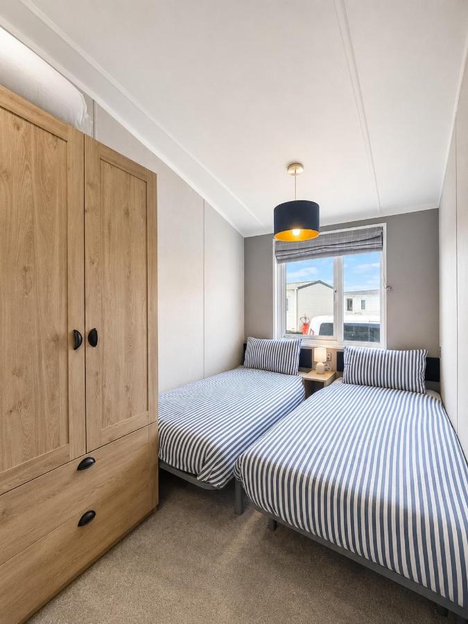 The Grand Lodge in Parkdean Resort, Camber Sands, Sleeps 8, Pet friendly, Fast WiFi - Chambres d'hôtes Camber